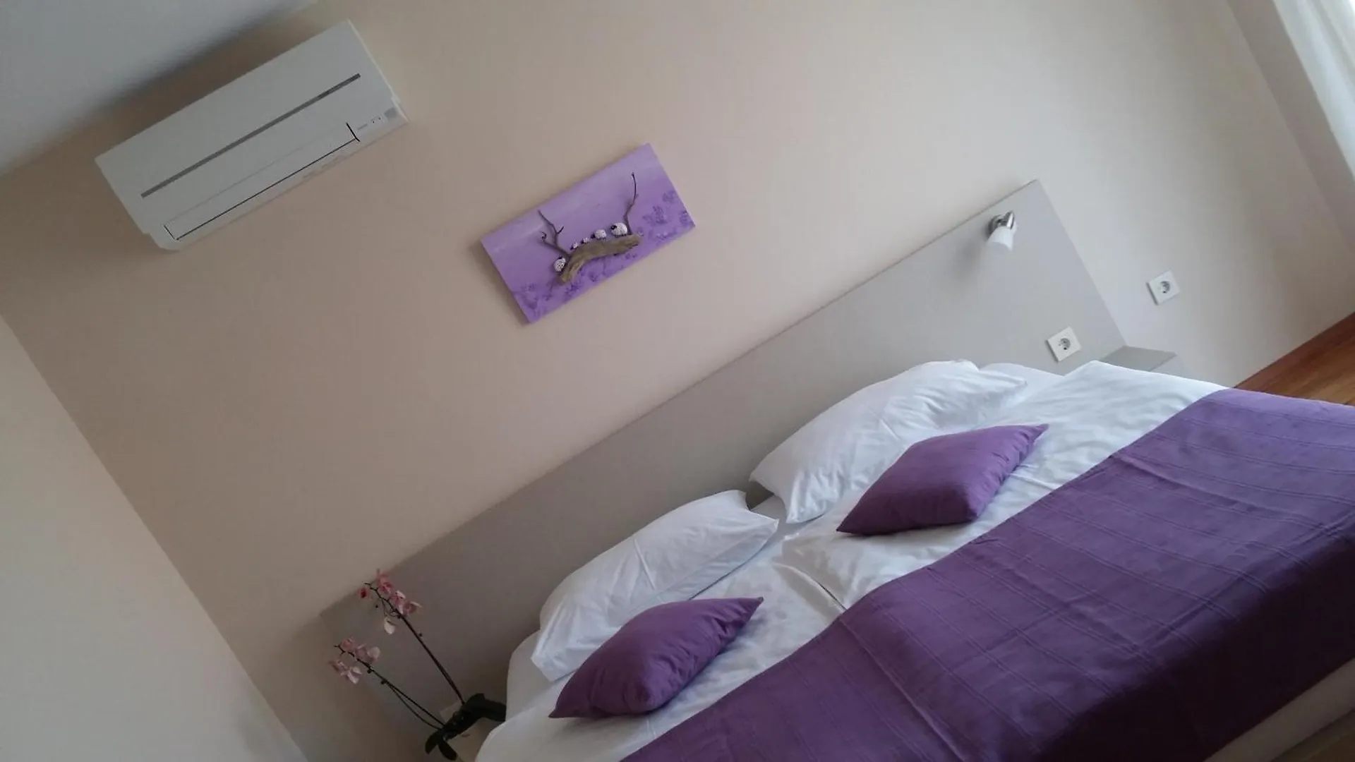 Rooms Vukusic Rab Town Couette-café